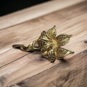 Vintage AAI Signed Gold Tone Brooch